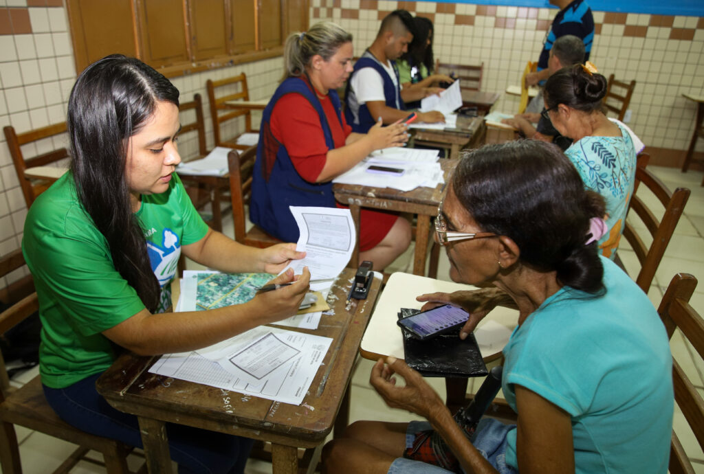 ITERACRE realiza cadastramento de regularização fundiária dos moradores do bairro Rui Lino 2