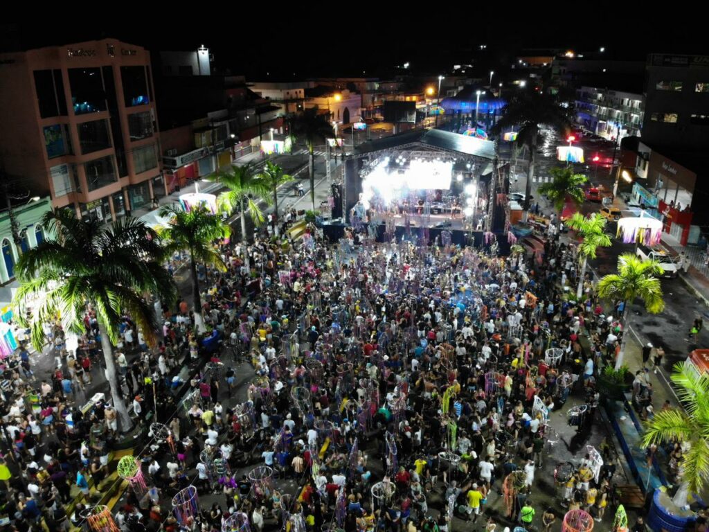 Gladson prestigia abertura do Carnaval Cultural Magid Almeida, em Cruzeiro do Sul