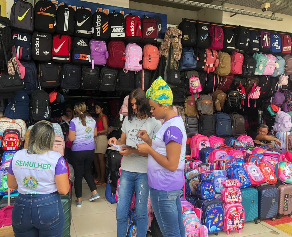 Cartilha educativa “Sou a travesti, existo” é entregue no centro de Rio Branco