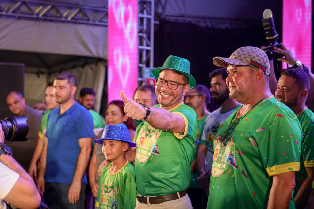 Governador abre alas no Carnaval da Família 