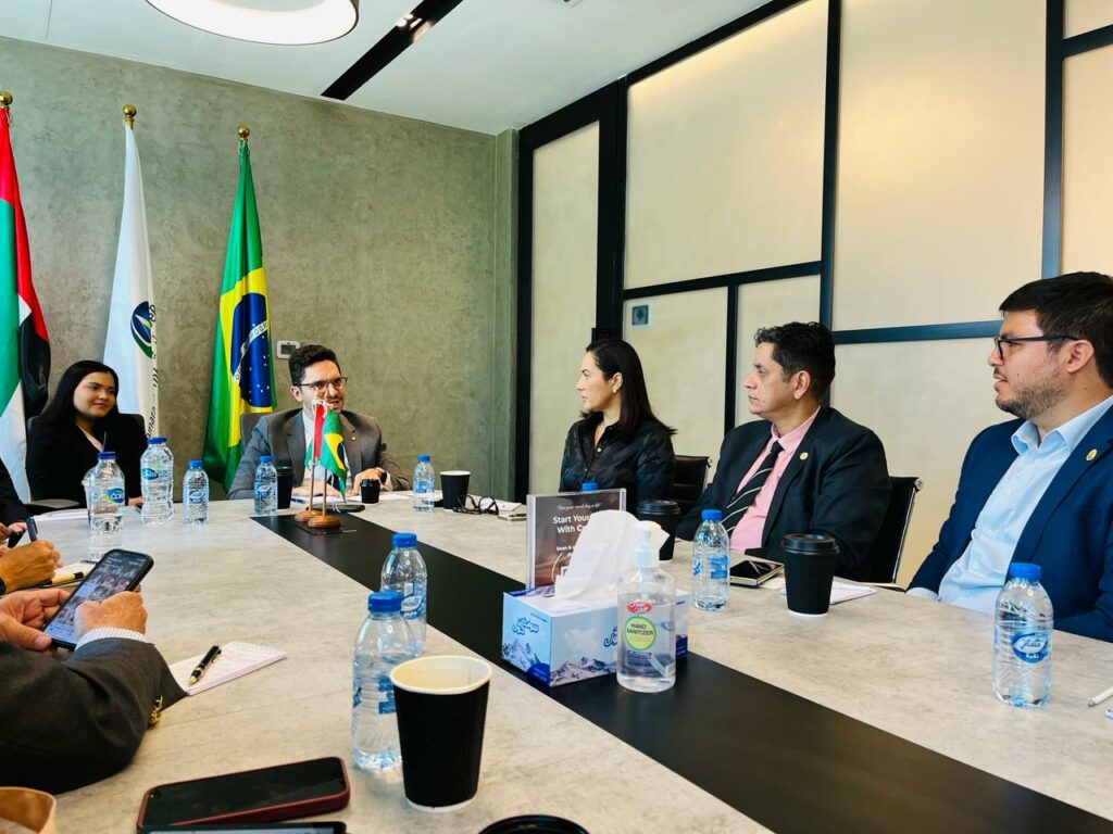 Nos Emirados Árabes, vice-governadora busca investidores para ativos ambientais do Acre