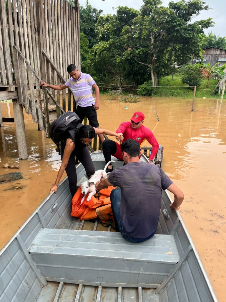 Em Assis Brasil o nível do Rio Acre subiu 7 m em 24 horas e ultrapassou a cota de alerta