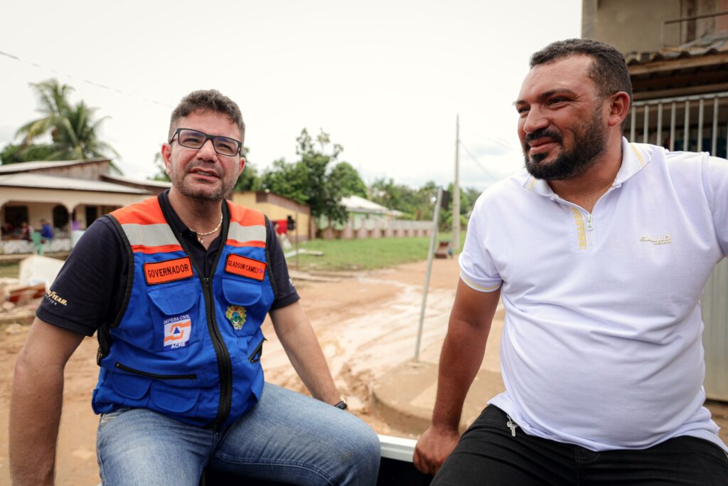 Gladson visita Jordão e garante apoio na reconstrução da cidade