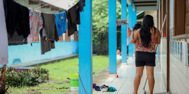 Utilização de escolas como abrigos para atingidos pela enchente pode alterar calendário escolar  