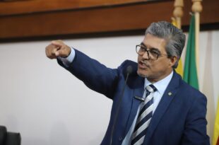 Edvaldo Magalhães diz que situação no Parque de Exposição é desumana sem boxes para abrigar atingidos pelas enchentes’: “alagação é previsível”