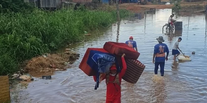 Enchentes já afetam 100 mil pessoas no Acre 