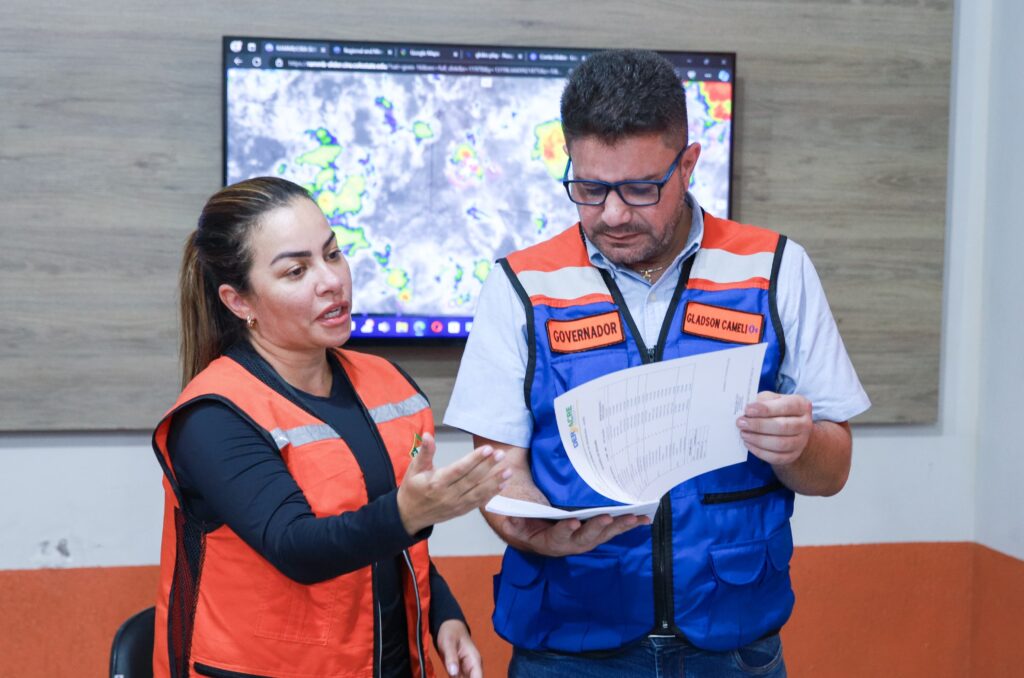 Gladson Cameli visita Brasileia para prestar apoio às famílias alagadas