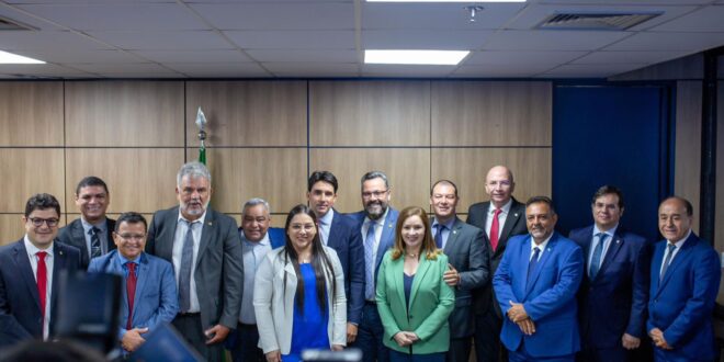 Gonzaga debate com ministro e bancada federal investimentos nos aeroportos acreanos e internacionalização dos voos