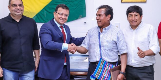 Gonzaga recebe prefeito peruano e secretário Assur para discutir fortalecimento do comércio entre Acre e Peru