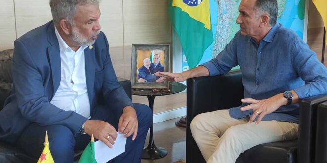Petecão busca ajuda com Ministro para municípios atingidos por enchentes