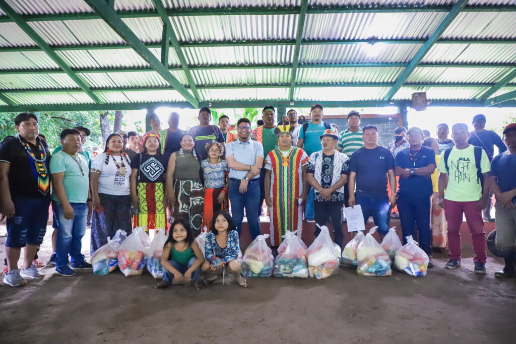 Gladson leva alimentos às Aldeias do Rio Envira no pós-enchente