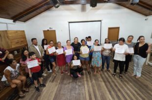 Comunidade conclui cursos profissionalizantes no Teatro Barracão Matias, em Rio Branco