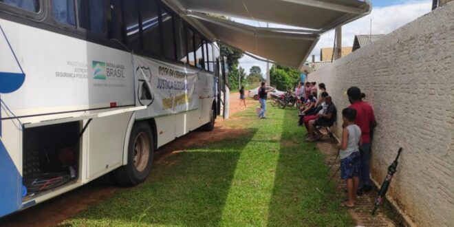 TRE-AC atende 148 pessoas na zona rural de Capixaba