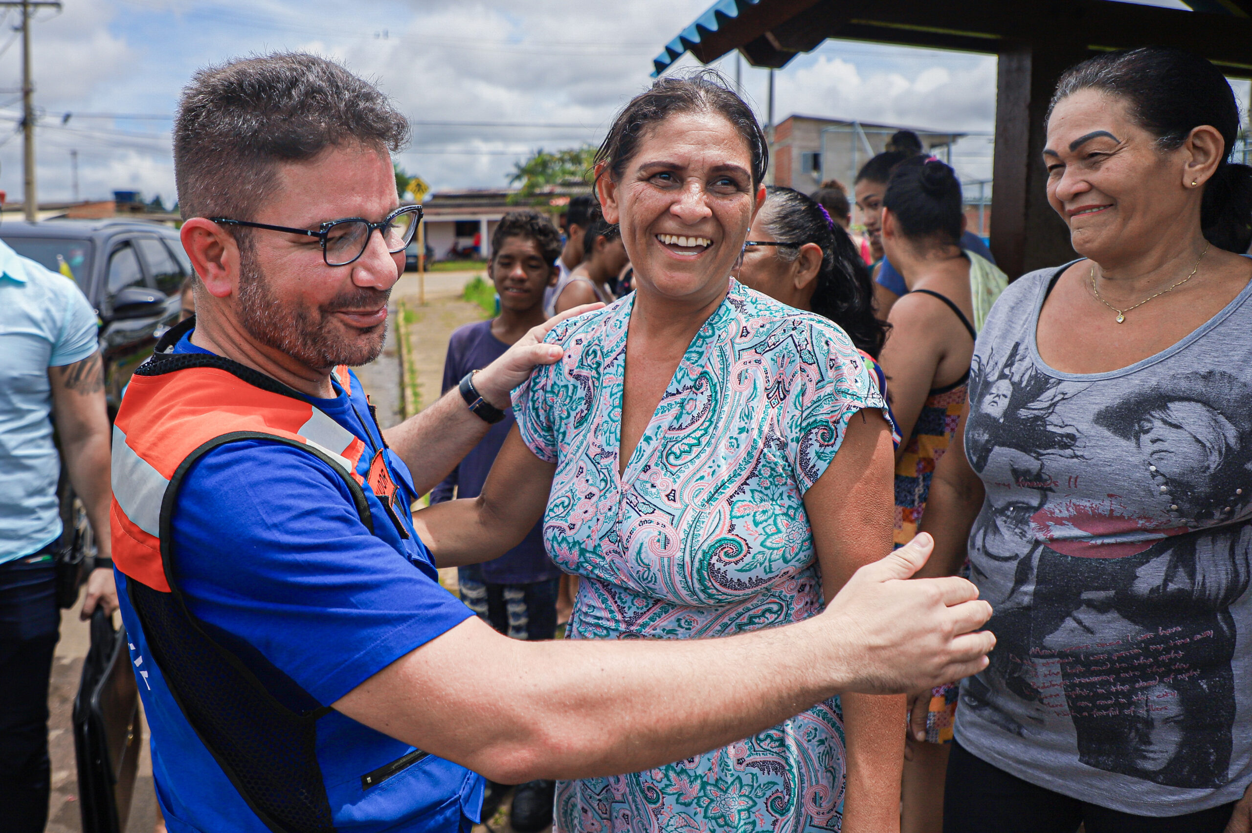 Governador participa da entrega de donativos aos atingidos pela enchente