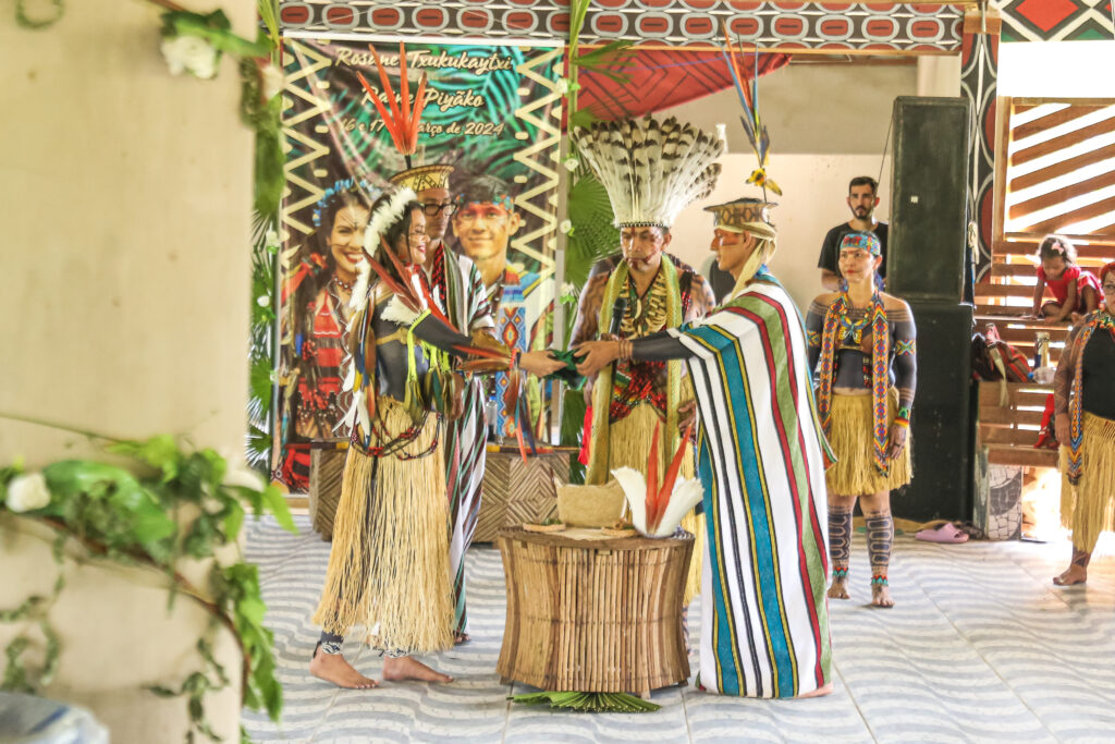 Celebração de casamento entre Puyanawa e Ashaninka atrai pessoas do Brasil e do mundo