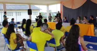 Detentas recebem diploma de conclusão de oficina de artesanato em Rio Branco