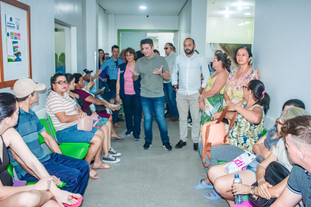 Gladson promete novo concurso público para a Saúde