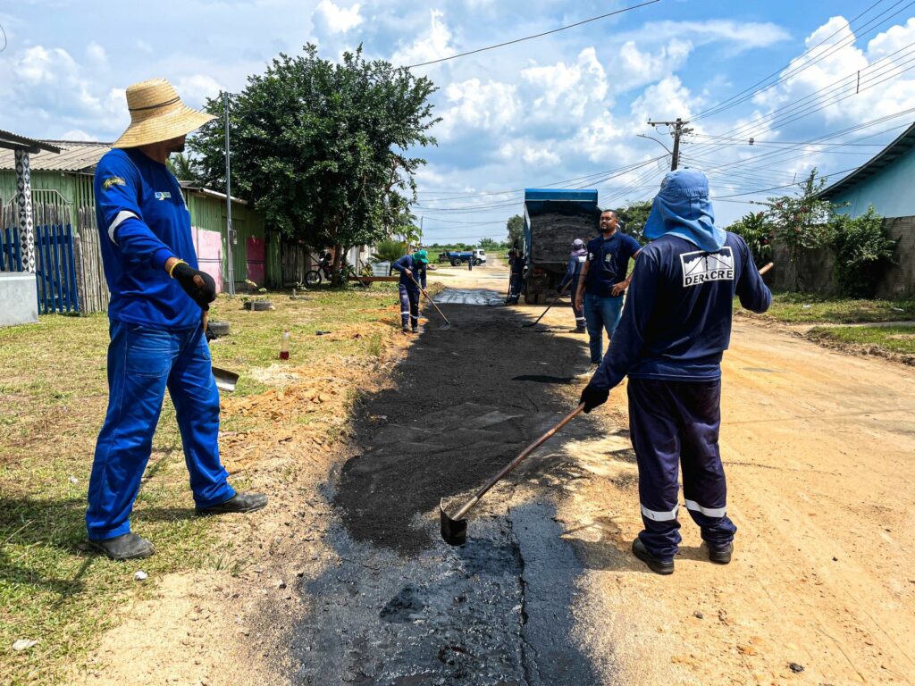 Governo e prefeitura fazem ação tapa-buraco em Mâncio Lima