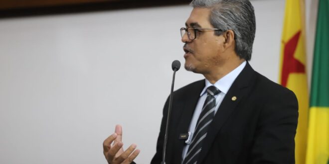 Edvaldo Magalhães chama a atenção para os conflitos agrários em Feijó e Tarauacá ligados à exploração de créditos de carbono