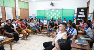 Alunos da EJA participam de oficina sobre educação financeira
