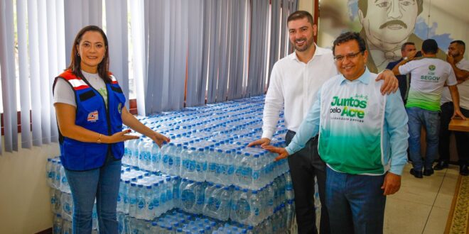 ALEAC entrega 3 mil kg de alimentos e 12 mil garrafas de água para afetados pela enchente