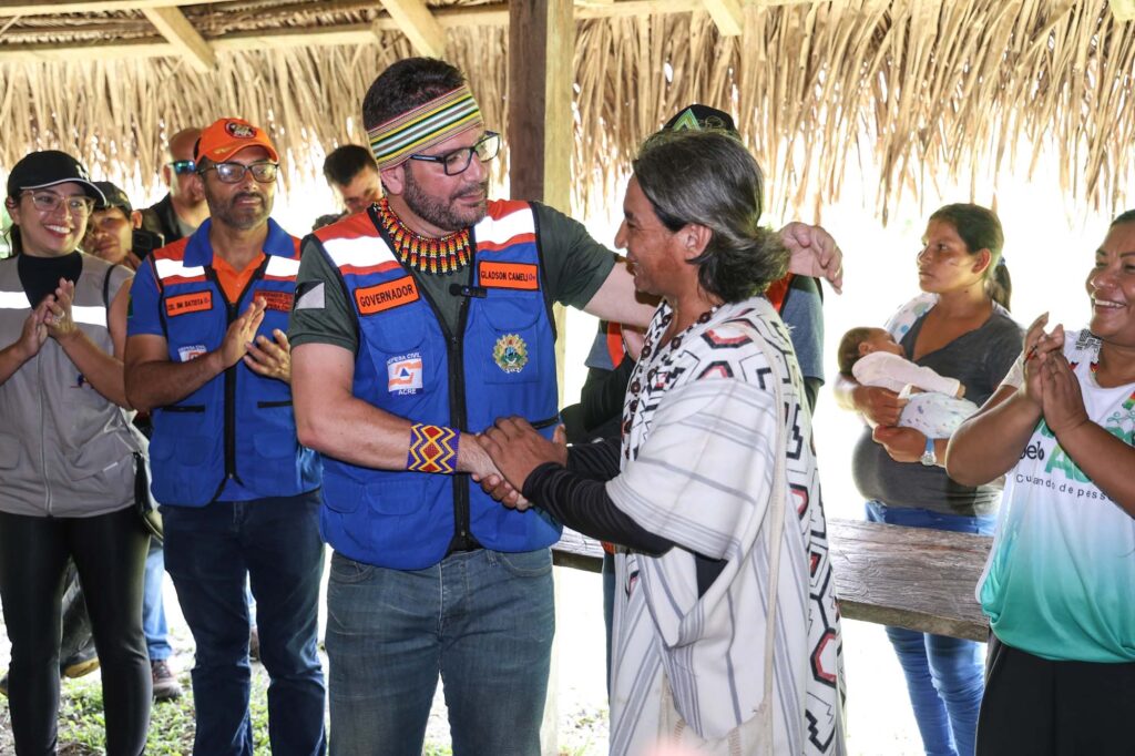 Gladson conduz missão humanitária à Aldeia Indígena Jatobá
