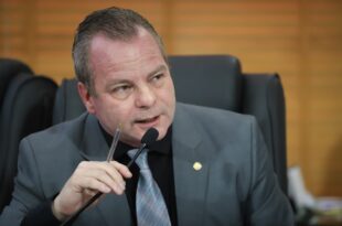 Longo parabeniza TJAC por projeto que regulamenta função de Juiz de Paz