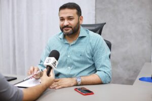 Secretário de Educação reconhece importância do Programa Pé-de-Meia do governo Lula