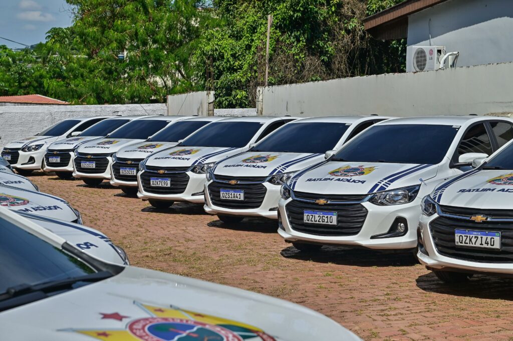 Policiamento escolar e Iapen recebem novas viaturas