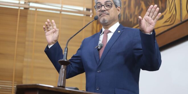 Edvaldo apresenta projeto de decreto legislativo para sustar atos que destituíram diretora e coordenadora de ensino da Escola Armando Nogueira: “oportunizar o direito de defesa”