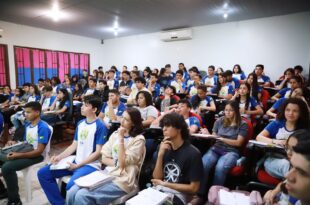 Educação promove oficina de redação para estudantes do ensino médio