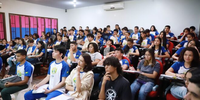 Educação promove oficina de redação para estudantes do ensino médio