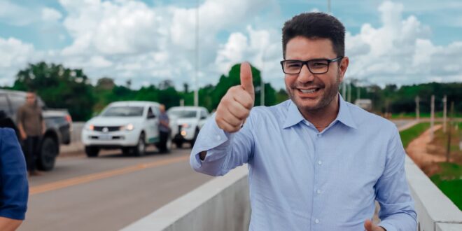 Governador Gladson Cameli celebra consolidação da Ponte Frei Paolino Baldassari
