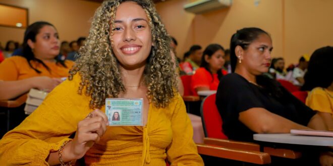 governo do Estado celebra entrega de carteiras de habilitação pelo CNH Social
