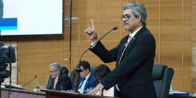 Edvaldo volta a defender a restruturação da tabela do PCCR da Educação e lembra que escolas integrais estão sem o prato extra