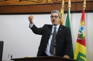 Edvaldo Magalhães denuncia afastamento arbitrário de diretora de escola 