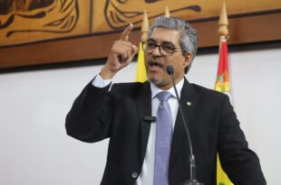 Edvaldo quer homenagear governador José Augusto de Araújo com estátua no hall da Aleac. José Augusto foi cassado pelo golpe militar de 64