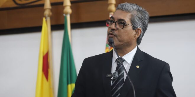 Edvaldo Magalhães denuncia que barqueiros que prestam serviços à Educação estão há três meses com salários atrasados