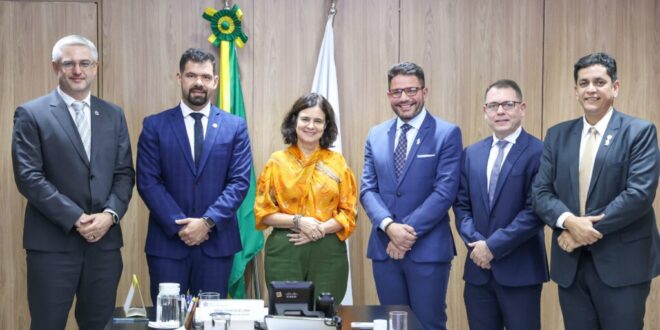 Gladson vai ao Ministério da Saúde em busca de verbas