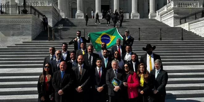 Patriotismo bolsonarista não passa de tara colonizada pelo viralatismo