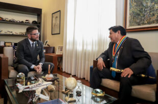 Governador recebe prefeito de Cusco para fortalecer parcerias de turismo e comércio