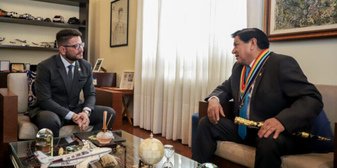 Governador recebe prefeito de Cusco para fortalecer parcerias de turismo e comércio