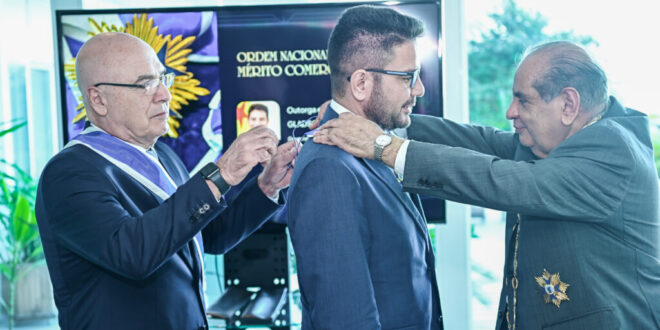 Governador do Acre é homenageado no Rio de Janeiro pela Confederação Nacional do Comércio