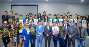 Governador inaugura novo auditório estudantil em Assis Brasil