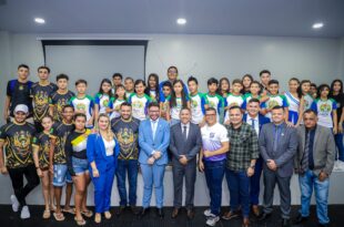 Governador inaugura novo auditório estudantil em Assis Brasil