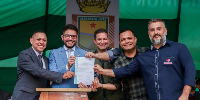 Gladson anuncia construção de casas populares em Assis Brasil