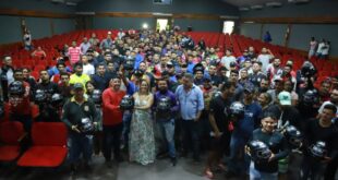 Motoentregadores de Rio Branco recebem capacetes