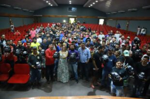 Motoentregadores de Rio Branco recebem capacetes