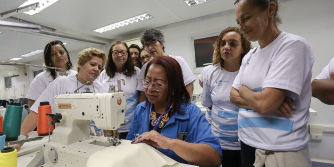 Matrículas para o curso de costureira do Iepetec vão até o dia 31 de maio