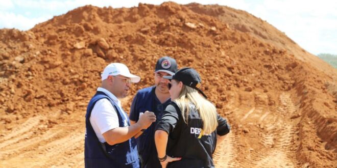 Deracre vistoria obras do Estado em Plácido de Castro